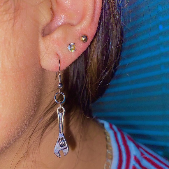 wrench earrings - Picture 2 of 2